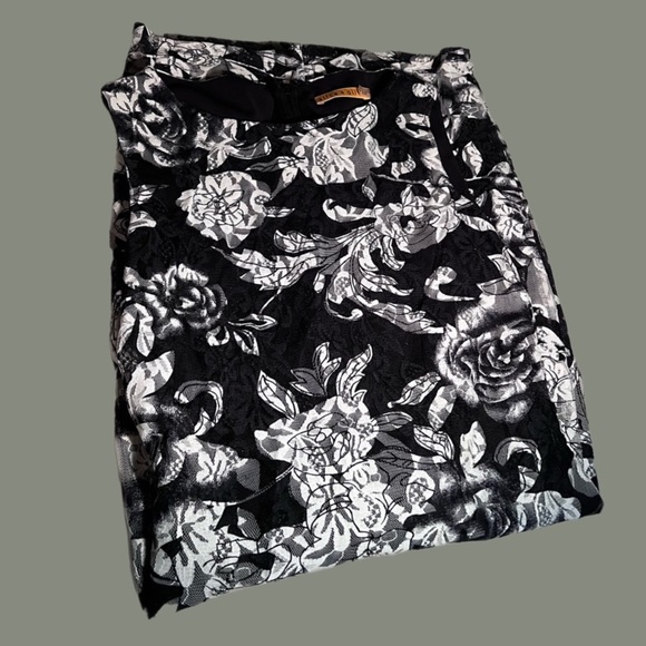 NWOT $295 Alice + Olivia | Black and White Floral Lace Mini Dress - Picture 8 of 13